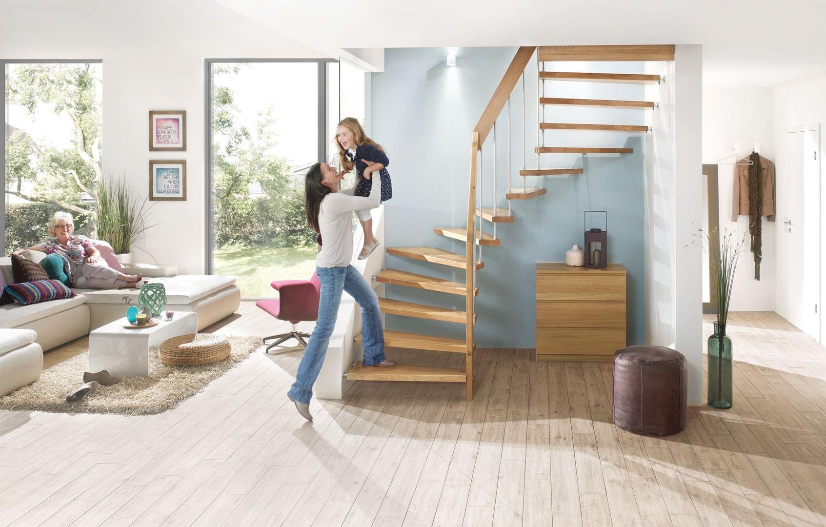 Holztreppe Systemtreppe im Wohnzimmer